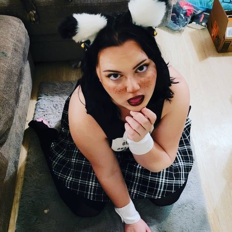Nøgent lækket OnlyFans-billede af April Raine
