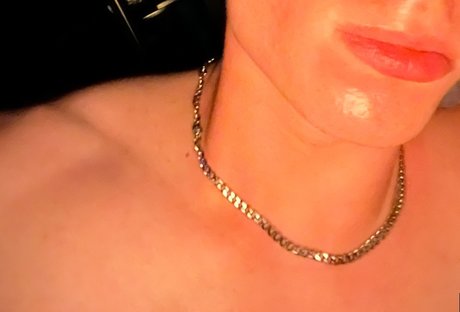 Alaston vuotanut OnlyFans-kuva Px