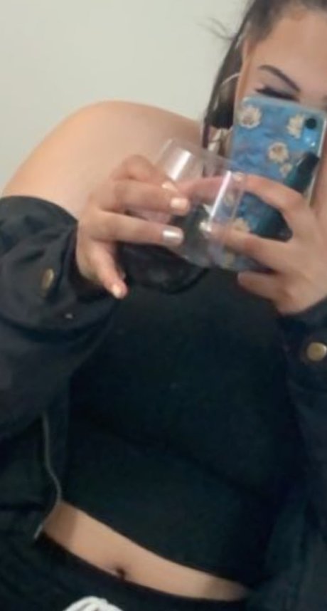 Naken läckt OnlyFans-bild av Chey