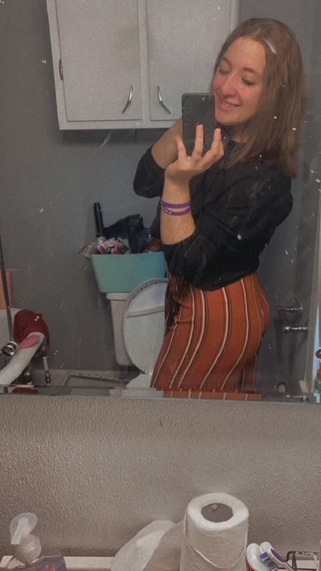Naken läckt OnlyFans-bild av Daddysgirl90