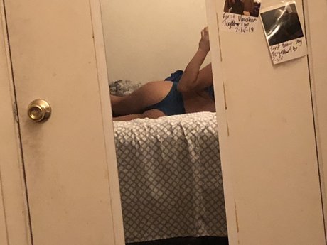 Обнаженная фотография утечки OnlyFans от Daddys Girl