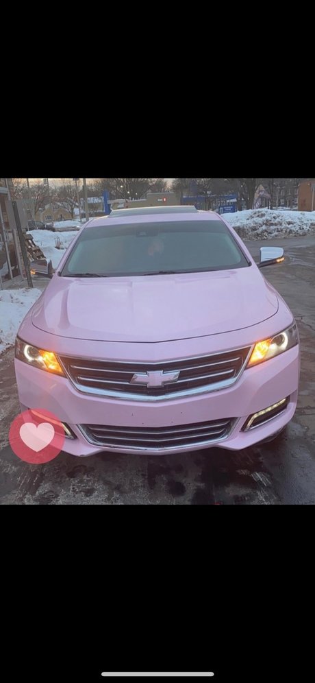 Alaston vuotanut OnlyFans-kuva Pink Impala