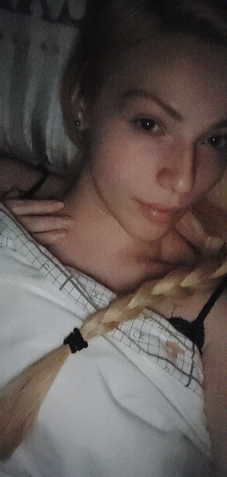 Обнаженная фотография утечки OnlyFans от Alya L