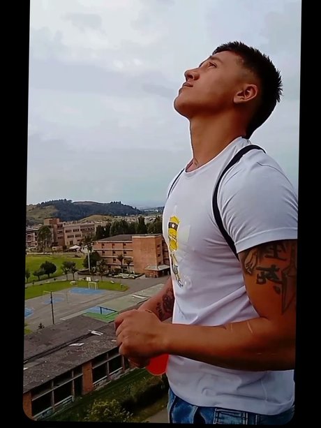 Naken läckt OnlyFans-bild av Felipe Pinzon