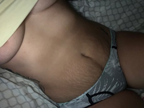 Naken läckt OnlyFans-bild av Thicc Peach