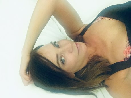 Naken läckt OnlyFans-bild av Fluffy Bunny