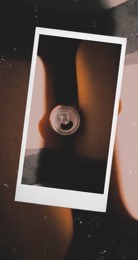 Naken läckt OnlyFans-bild av Petitethiccthighs
