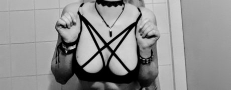 Обнаженная фотография утечки OnlyFans от Pixi