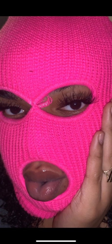Naken läckt OnlyFans-bild av Qwueensplash