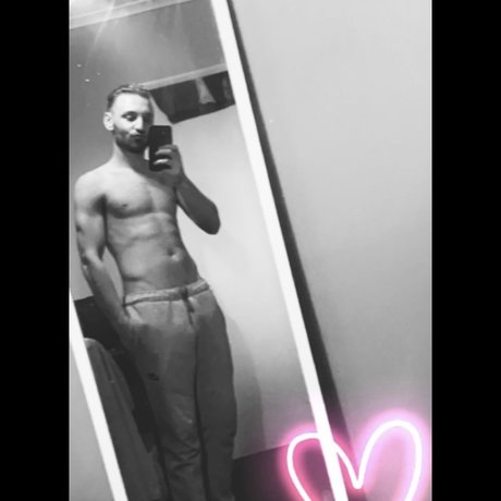 Naakte gelekte OnlyFans-foto van Luke Dacosta