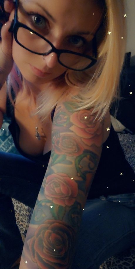 Обнаженная фотография утечки OnlyFans от Anne Raven