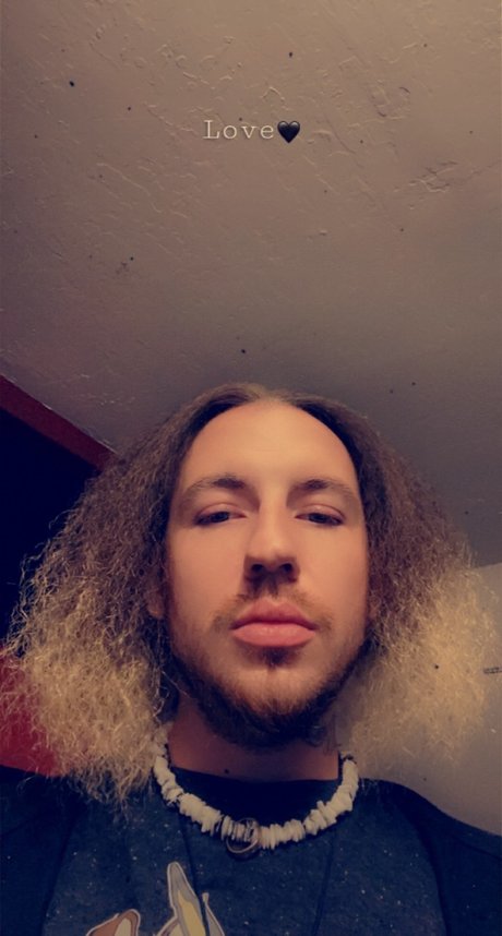 Naakte gelekte OnlyFans-foto van Taetypleaurez
