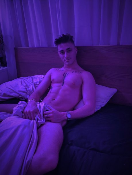 Naken lekkede OnlyFans-bilde av  Playboij Free 