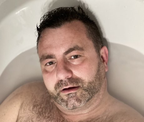 Naken läckt OnlyFans-bild av Chris Bear