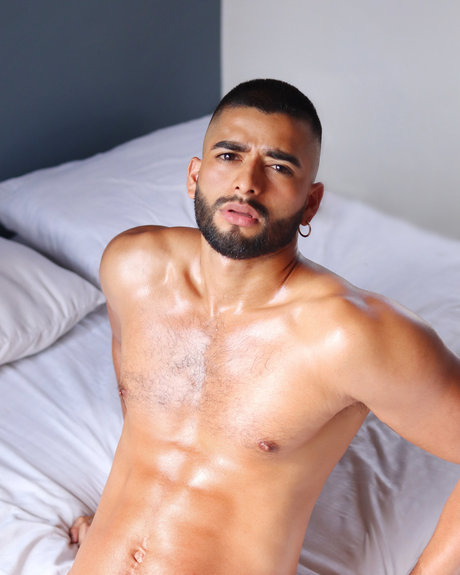 Alaston vuotanut OnlyFans-kuva Cristhian Bayona
