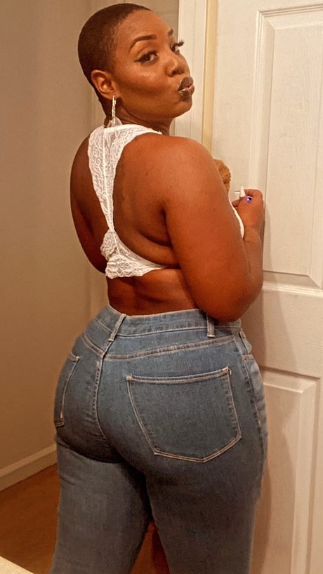 Naken lekkede OnlyFans-bilde av Chocolat3 Drop