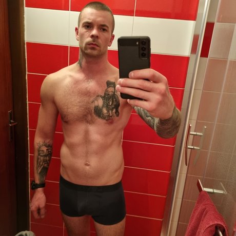 Alasti lekkinud OnlyFans-i pilt Pkpalipk