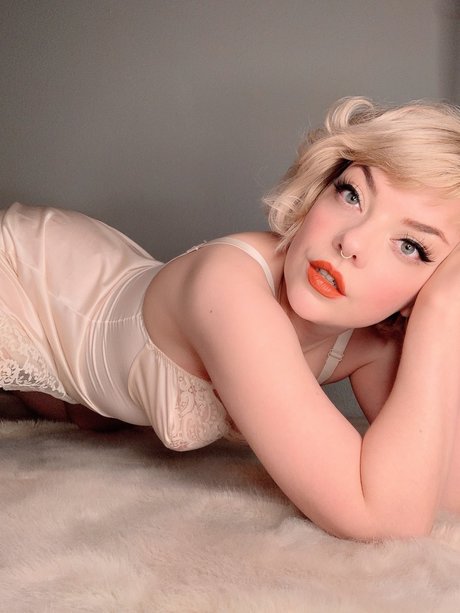Обнаженная фотография утечки OnlyFans от Eve Gray Pixelminxfree