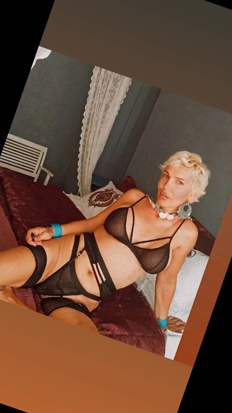 Naken läckt OnlyFans-bild av Pitonpakize