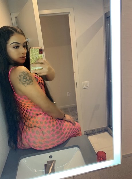 Alaston vuotanut OnlyFans-kuva Asia Alleyne