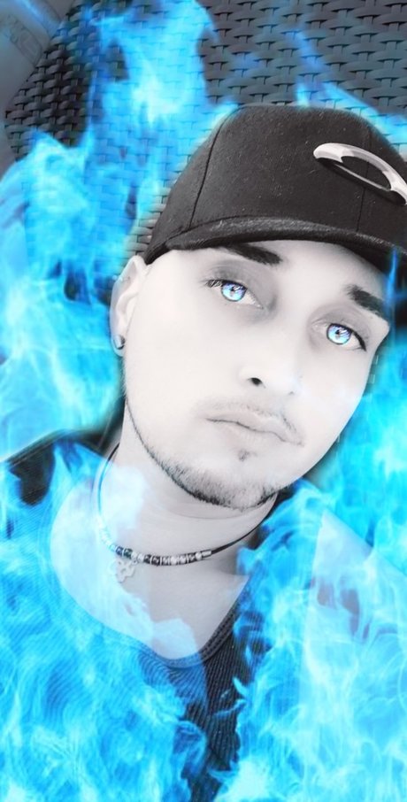 Alasti lekkinud OnlyFans-i pilt Daddynred