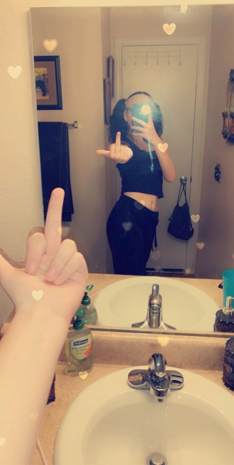 Alaston vuotanut OnlyFans-kuva Daddys Girl
