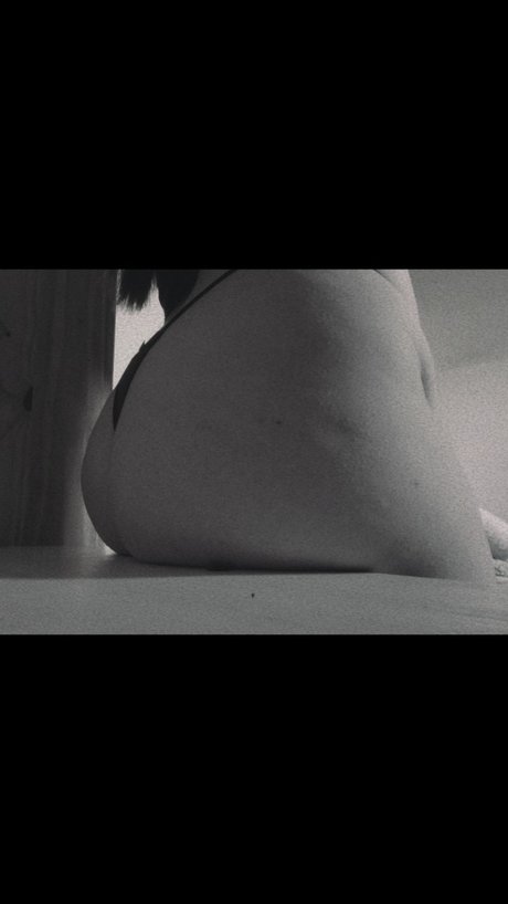 Nahá fotka uniklých OnlyFans od Brunette 