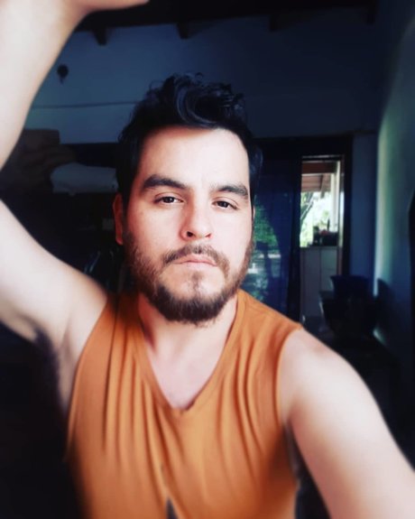 Naken läckt OnlyFans-bild av Green Cub