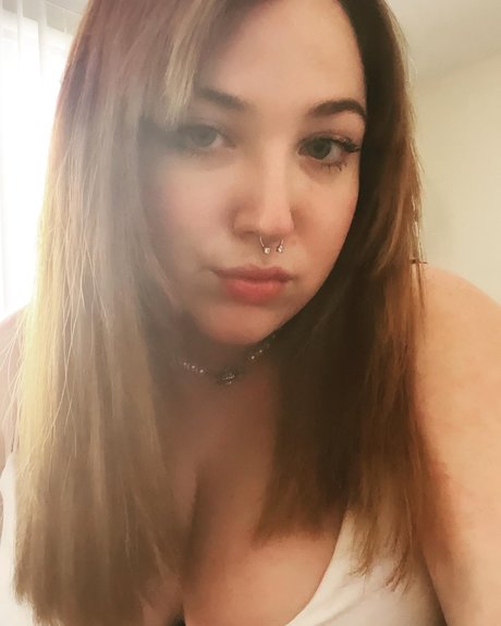 Alasti lekkinud OnlyFans-i pilt Hot Stuff 
