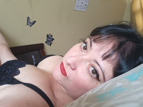Nøgent lækket OnlyFans-billede af Porcelaindoll