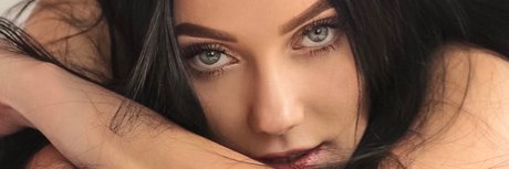 Alaston vuotanut OnlyFans-kuva Polly Pure