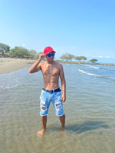 Nahá fotka uniklých OnlyFans od Roiber Top 10