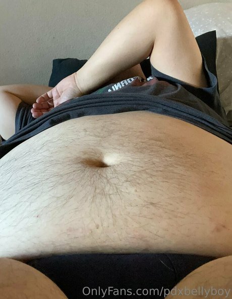 Naakte gelekte OnlyFans-foto van Pdxbellyboy