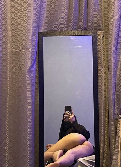 Alaston vuotanut OnlyFans-kuva Arabmusclemommy