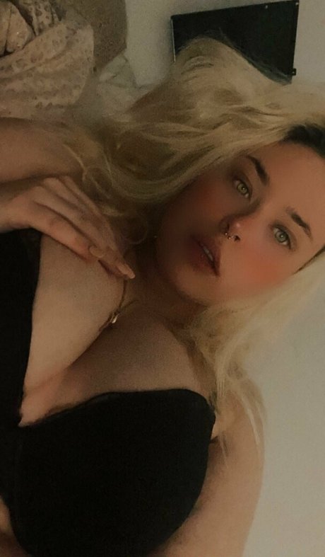 Nahá fotka uniklých OnlyFans od Lizzynips