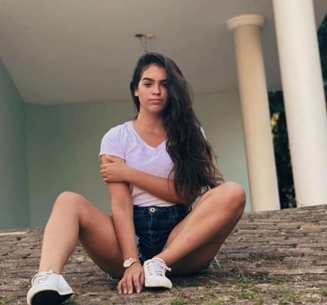 Alasti lekkinud OnlyFans-i pilt Izabelly Linhares
