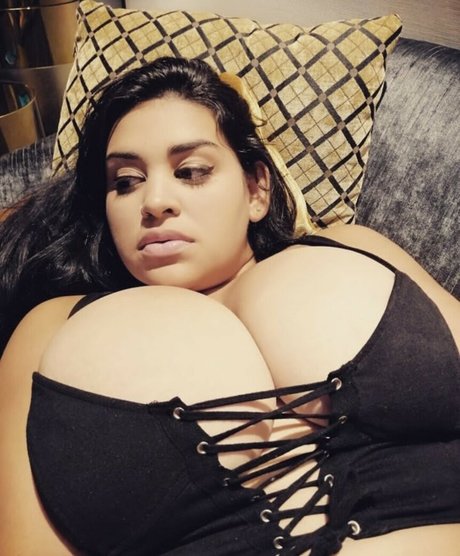 Nagie wyciekłe zdjęcie OnlyFans od Jennifer Busty Latina
