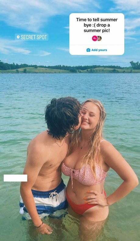 Naken läckt OnlyFans-bild av Anya Marie