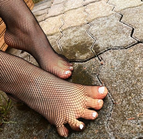 Nahá fotka uniklých OnlyFans od Officialfeetforfun