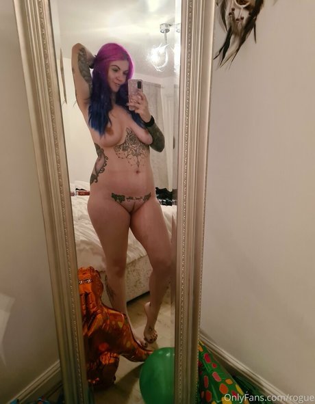 Naken lekkede OnlyFans-bilde av Rogue