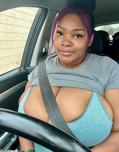 Nahá fotka uniklých OnlyFans od Moodybb