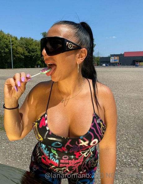 Naken läckt OnlyFans-bild av Lanaromano