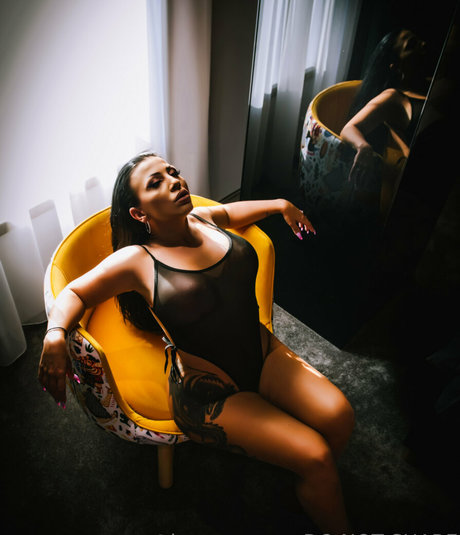 Nahá fotka uniklých OnlyFans od Lanaromano