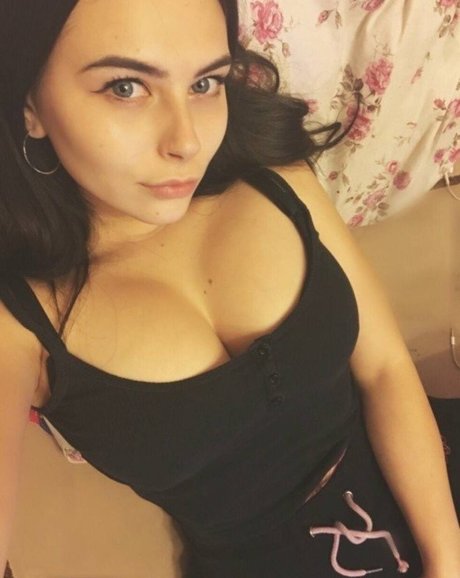 Nahá fotka uniklých OnlyFans od Mihalina Novakovskaya