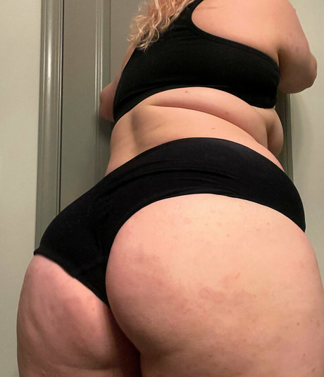 Curvybecky OnlyFans