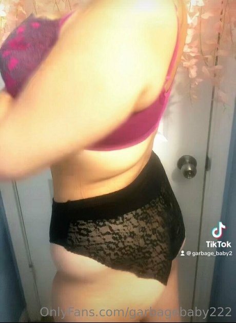 Nahá fotka uniklých OnlyFans od Garbagebaby222