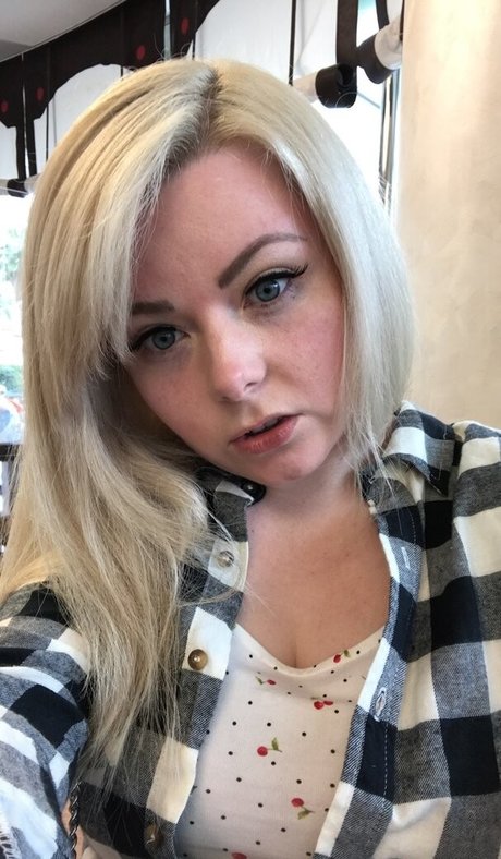 Nøgent lækket OnlyFans-billede af Curvydanni