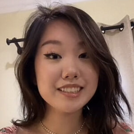 Naakte gelekte OnlyFans-foto van Angela Zhou