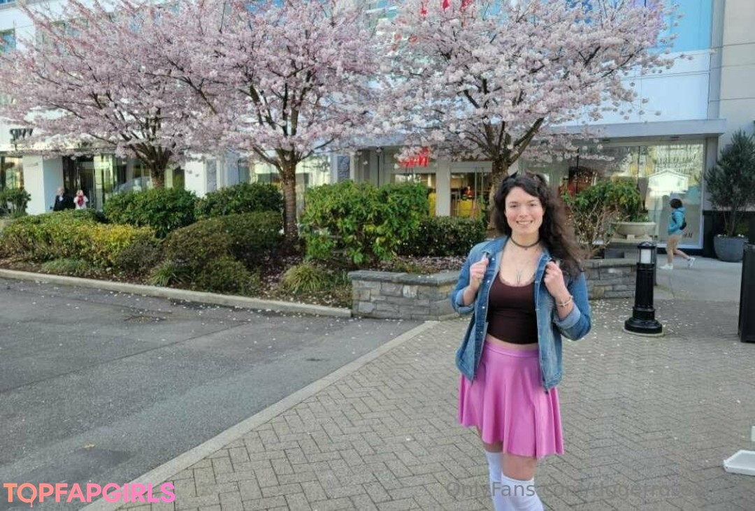 Naakte gelekte OnlyFans-foto van Tiggerroseyfree #11