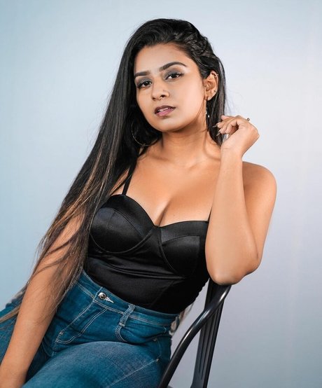 Naken lekkede OnlyFans-bilde av Suhana Khan